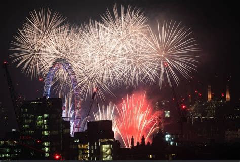 London fireworks 🇬🇧🍾🌟 London Fireworks, Photo New, Photography Kit ...