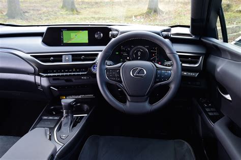 Lexus UX 250h interior & comfort | DrivingElectric