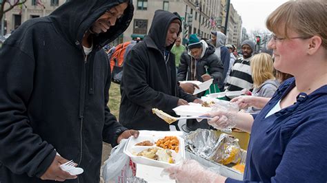 Florida town threatening volunteers who feed homeless — RT US News