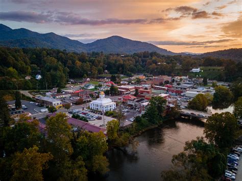 Bryson City NC Cabins - The Adelaide