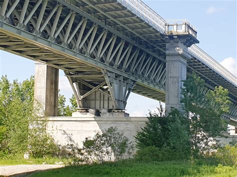 Structurae [en]: New Po River Bridge