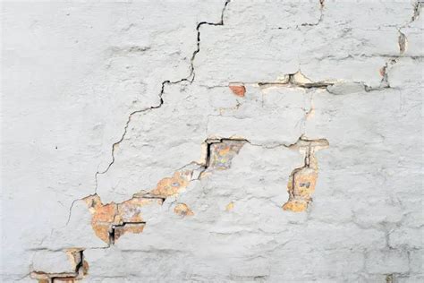 How To Fix Large Cracks In Walls - Step-By-Step - Homestead & Prepper