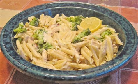 Asiago Cream Sauce Pasta with Chicken, Broccoli, and Mushroom ...