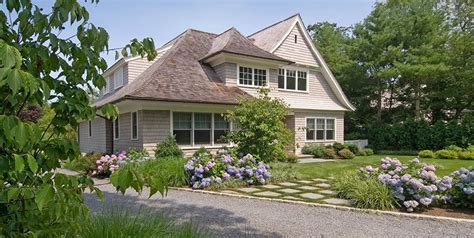 Farmhouse Landscaping Dos & Don’ts - Landscaping Network