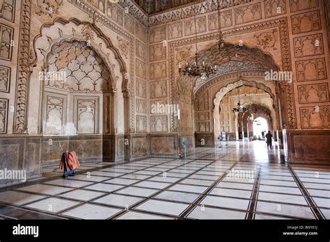 Pakistan - Punjab - Lahore - Badshahi mosque interior Stock Photo - Alamy