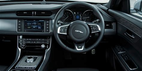 Jaguar XF (2015-2019) Interior & Infotainment | carwow