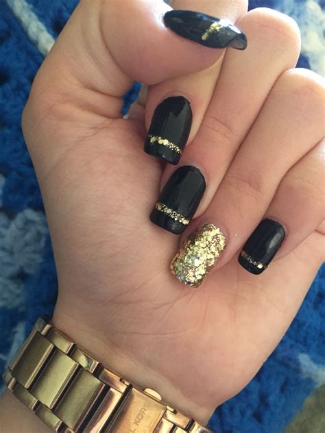 41 Classy Nail Gold Color for Spring 2019 | Black gold nails, Gold gel ...