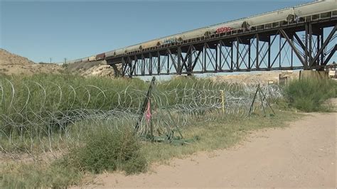 Texas strings concertina wire along New Mexico border to deter migrants ...