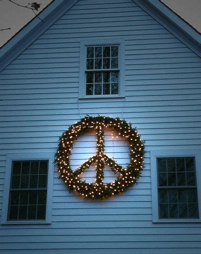 Christmas Lighted Peace Sign - pic-zit