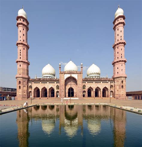 5 Largest mosques in India - EasternEye