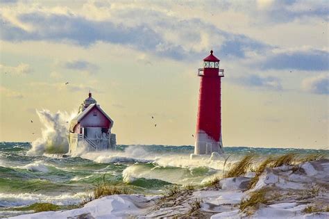 25 awe-inspiring photos of Michigan lighthouses in winter | MLive.com ...