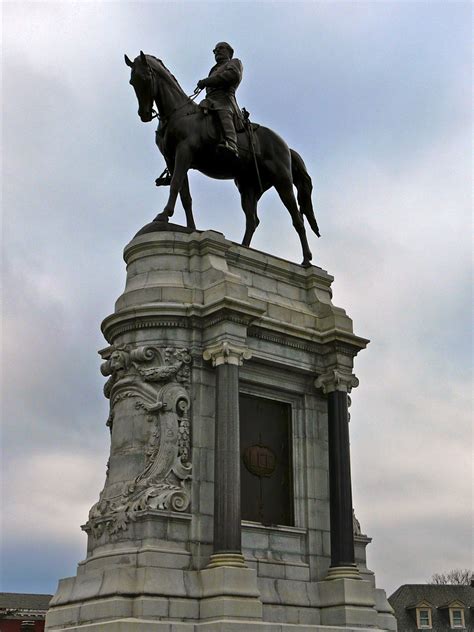 Equestrian statue of Robert Edward Lee in VA Richmond US