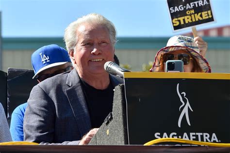 Martin Sheen addresses strikers on actors union Day of National ...