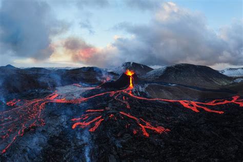 Global Eruption Tracker: Interactive Volcano Map - Magma Matters