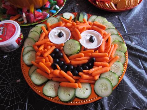 Halloween veggie platter | Halloween veggie tray, Halloween platter ...