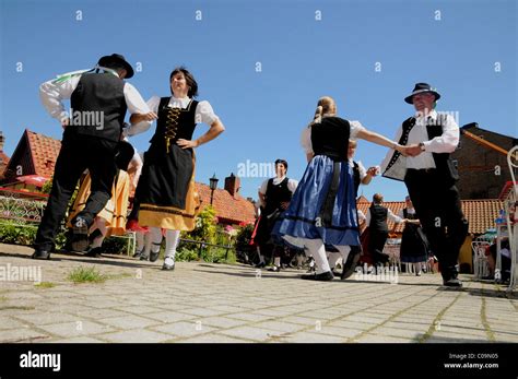 German folk dance by Donauschwaben from Mosbach, Baden-Wuerttemberg ...