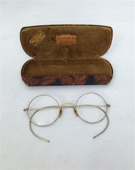 Vintage Round Gold Wire Frame Eyeglasses by diggerodellvintage