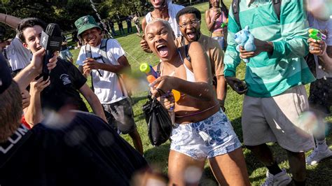 New Yorkers strip off and go wild at huge water balloon fight as city ...