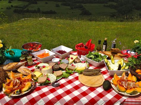 French Countryside: Picnic in Burgundy. So divine!!! | French picnic ...