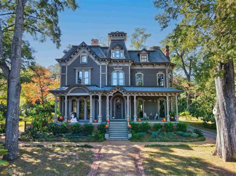 'Stranger Things' Creel house hits the market for $1.5 million. See ...