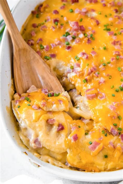 Cheesy Scalloped Potatoes and Ham Recipe | YellowBlissRoad.com