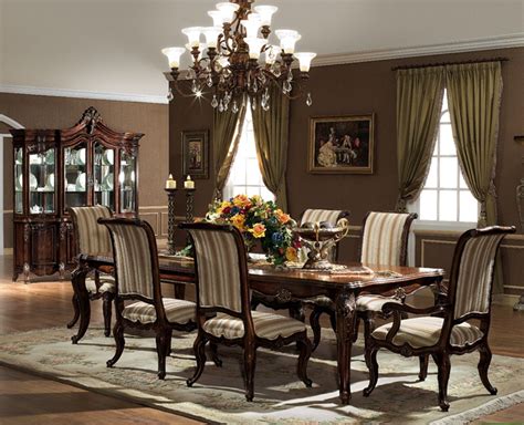 Traditional Dining Room Sets