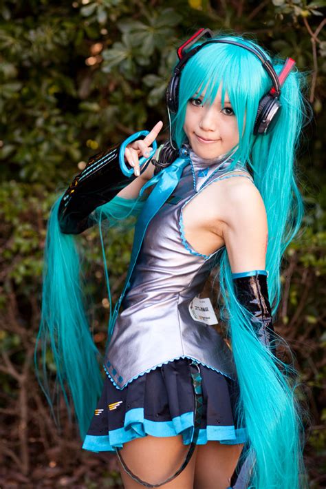 2 old 4 anime?: Vocaloid: Hatsune Miku Cosplayers