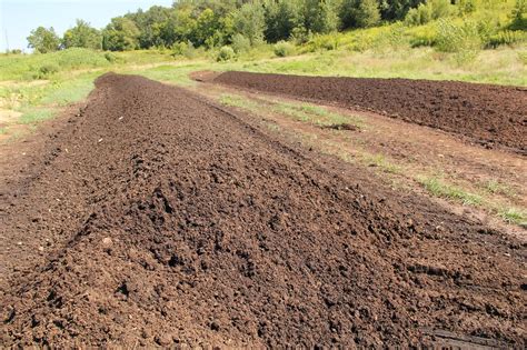 Manure composting - Clean Lakes Alliance