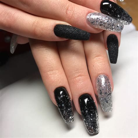 UPDATED: 50 Elegant Black and Silver Nails (July 2020)