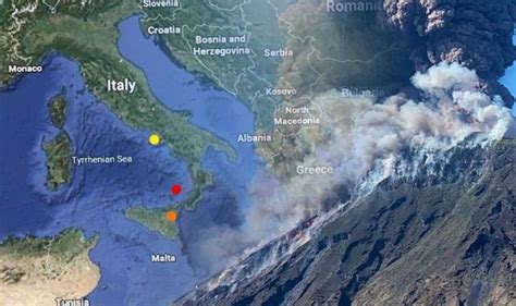 Stromboli volcano eruption MAP: Which volcanoes in Italy are erupting ...