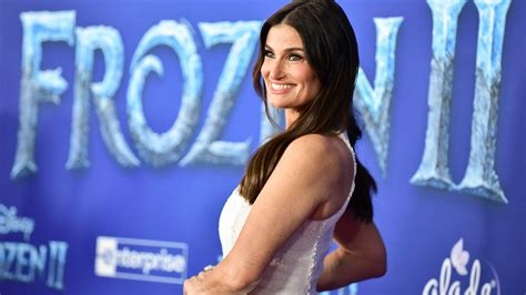 Idina Menzel reacts to Ukrainian girl singing Frozen's 'Let It Go' from ...