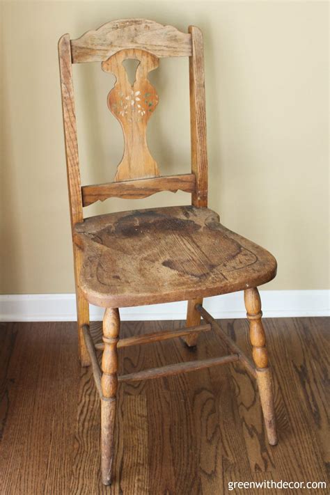 Painting an old chair – Green With Decor