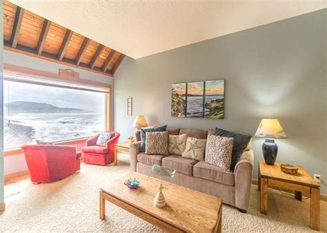 oceanfront condo located in Depoe Bay with direct view of Spouting Horn ...