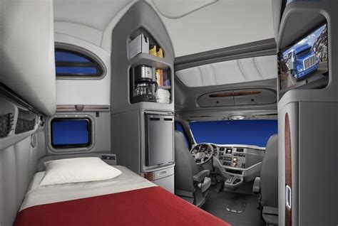 Gallery: Peterbilt introduced a new cab interior for the aerodynamic ...