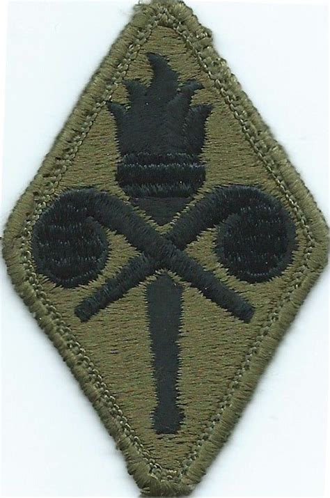 US Army Chemical School US shoulder sleeve insignia | Us army, Army ...