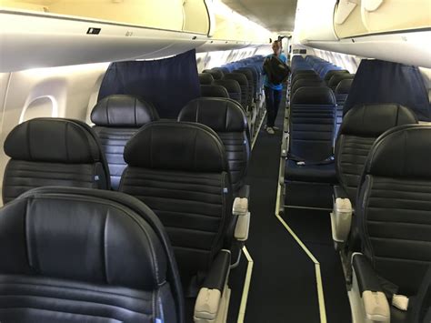 Review: United Express First Class Embraer 175 - InsideFlyer DE