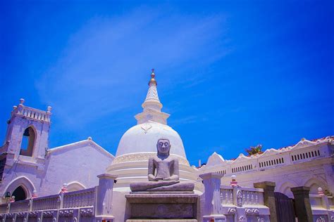 Beautiful Old Temples in Sri Lanka