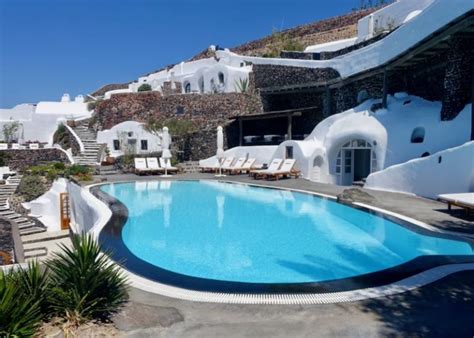 6 BEST CAVE HOTELS in Santorini - Oia, Fira, Firostefani, Imerovigli