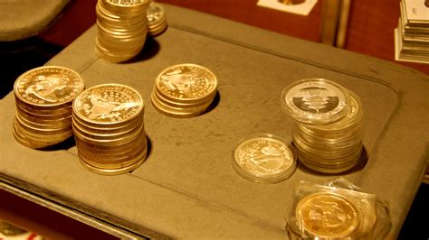 How to Buy and Sell Gold Coins for Profit (with Pictures)