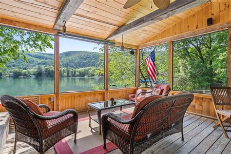 11 Best Lake George Cabin Rentals & ADK Airbnbs | Field Mag