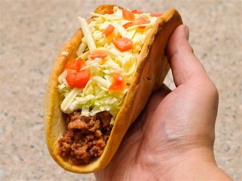 How to Make a Taco Bell Beef Chalupa Supreme: 7 Steps