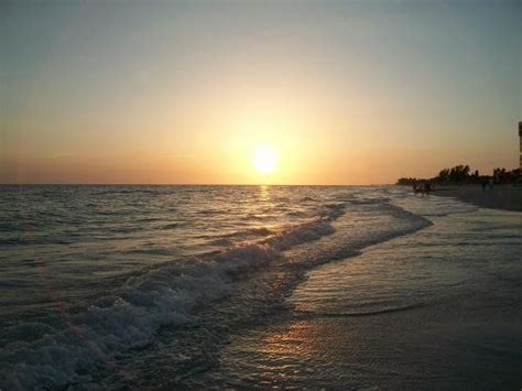 Another gorgeous sunset shot on Madeira Beach. | Beach photos, Madeira ...