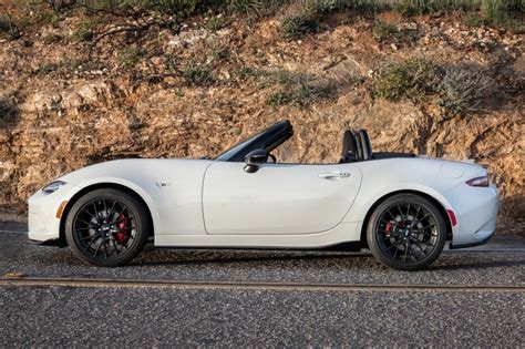 Used 2016 Mazda MX-5 Miata Convertible Review | Edmunds