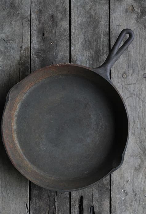 How To Clean & Season Rusty Cast Iron Skillets With Salt & Oil ...