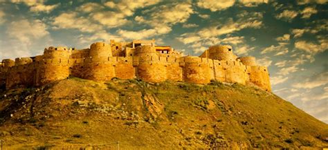 Jaisalmer Fort: The Imposing Desert Fort With a Bone-Chilling Custom ...