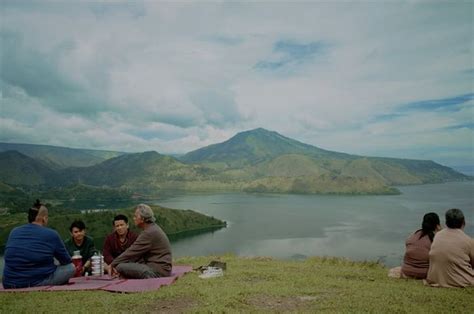 Film Ngeri Ngeri Sedap Tayang di Netflix, Wakili Indonesia di Oscar ...