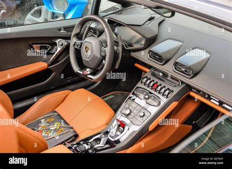 Arriba 97+ imagen lamborghini inside view - Abzlocal.mx