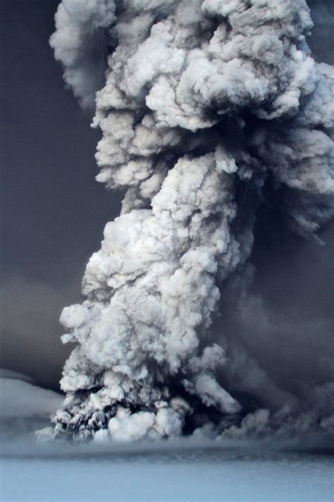 Iceland's Grimsvotn Volcano Erupts | Time