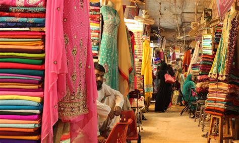 Colours and conversation at Meena Bazaar - Multimedia - DAWN.COM