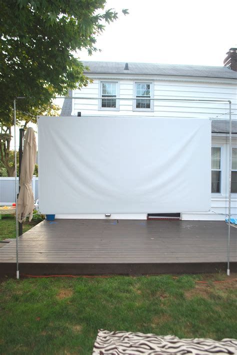 DIY OUTDOOR MOVIE SCREEN AND STAND - Effortless Style Blog